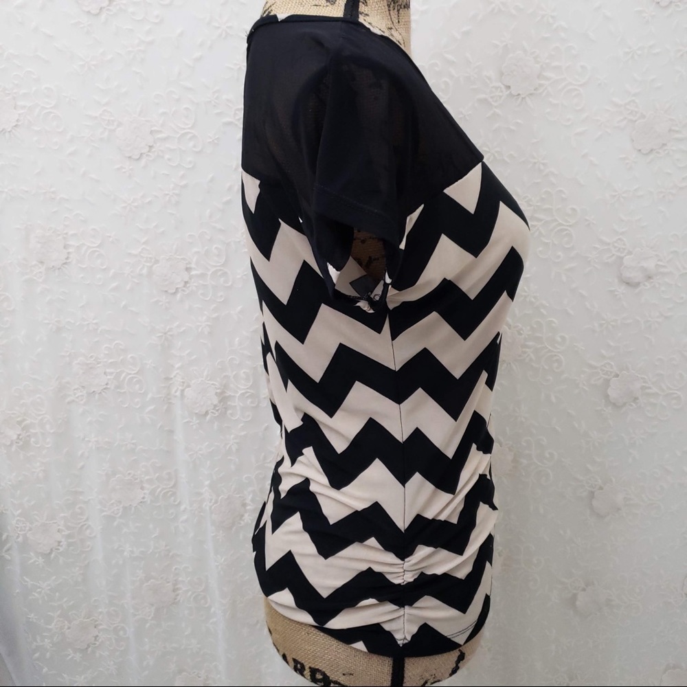 Ooh La La zig zag striped black and off white tee - Picture 4 of 7